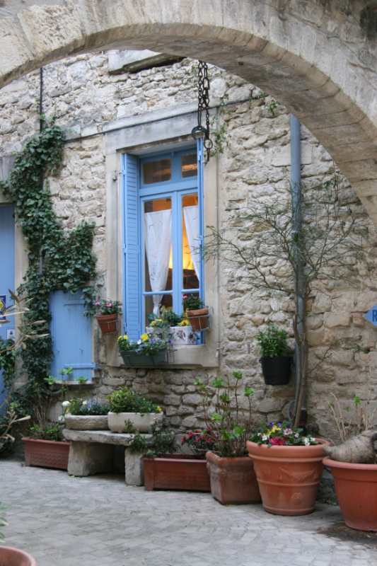 Courtyard, Grignan France.jpg